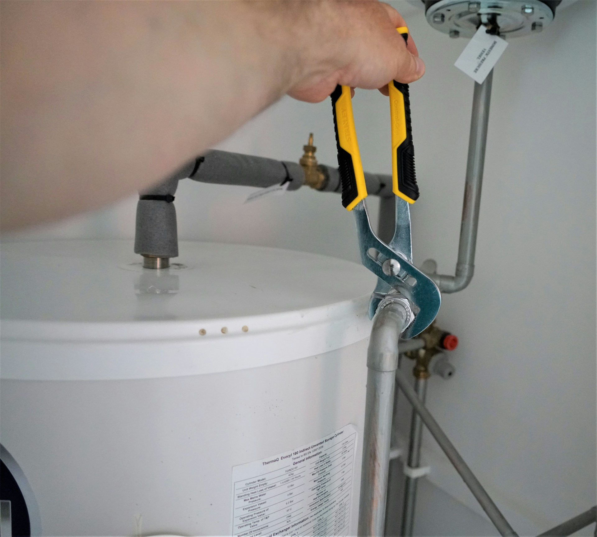 How to Diagnose an Electric Tankless Water Heater: A Comprehensive Troubleshooting Guide